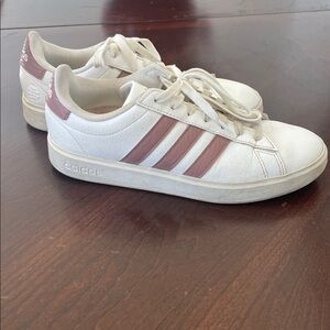 Adidas Grand Court Sneakers. RoseGold. Cloudfoam Comfort interior soles. World!